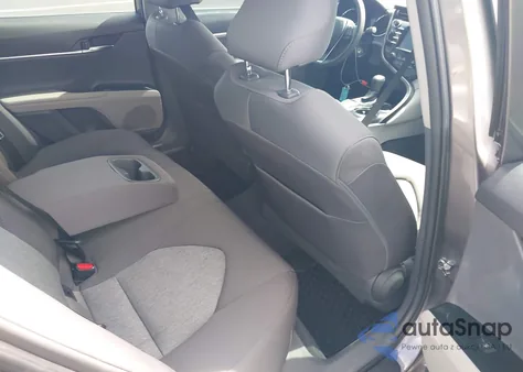 2019 Toyota Camry Le z USA, uszkodzony, nr VIN 4T1B11HK1KU799554